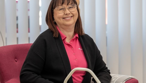 ASi IIZI Kindlustusmaakler kindlustusspetsialist Inge Kruuda paneb inimestele südamele, et kuigi sõda on reisikindlustuses välistatud ja näiteks sõja tõttu ära jäänud reisi kulusid kindlustused ei hüvita, siis on oluline mõista, et kindlustusandjad pakuvad ka praegu erinevaid võimalusi kindlustada ennast olukorraks, kui sõjaline konflikt või muu kriis tekib reisil viibides ning seetõttu on vaja ohupiirkonnast evakueeruda. Foto: AIGAR NAGEL